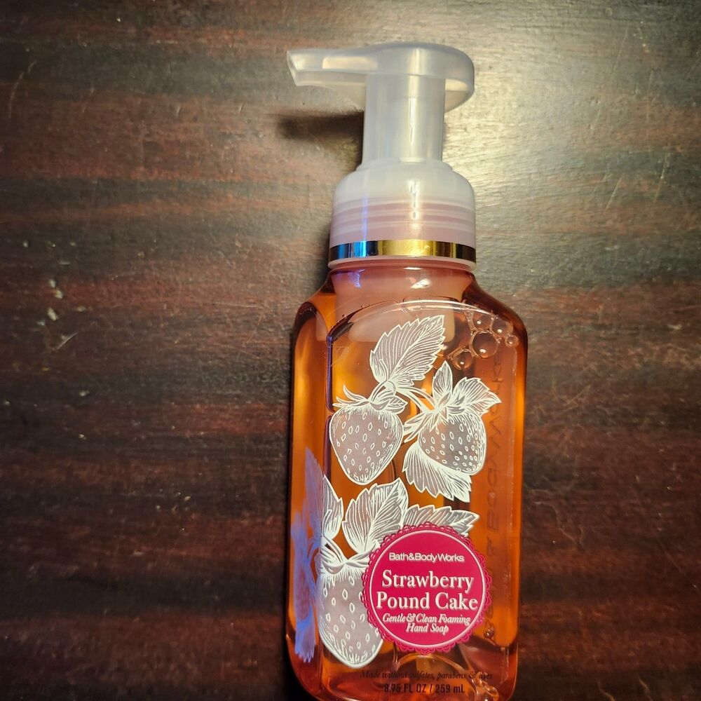 Bath & Body Works Strawberry Pound Cake Foaming Hand Soap 8.75 fl oz Gentle